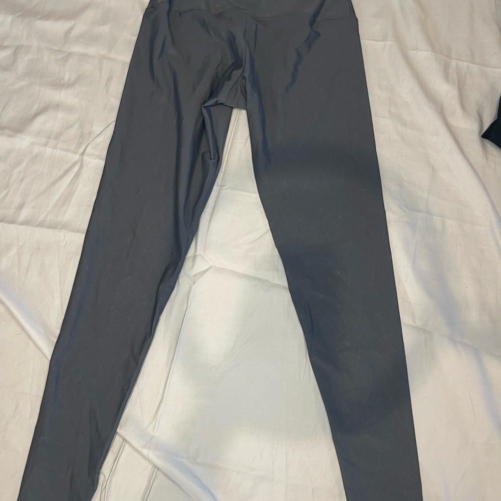 Onzie Flow Gray Leggings